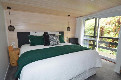 Kaimarama Cabin | Wairua Lodge - Rainforest River Retreat