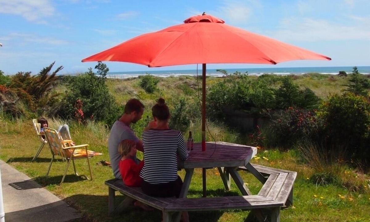 Waitarere Beach House | Waitarere retreat - on the dunes, panoramic sea views, minutes to the sand