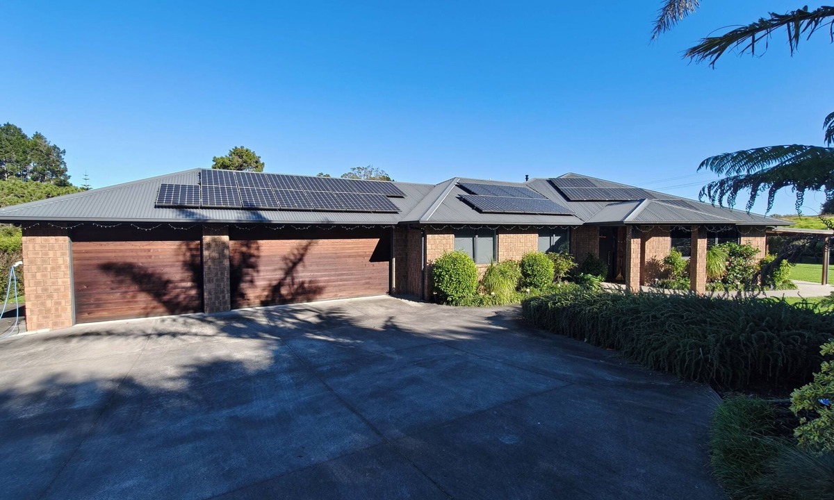 Waiuku House | Waiuku Lifestyle Sanctuary: 3 Bedrooms, 3 Bathrooms & Private Gym