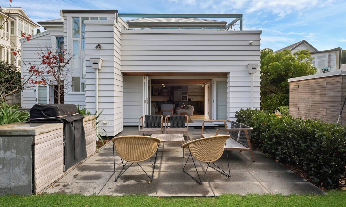 Devonport House | Walk to Village & Ferry is a beautifully designed ground-floor apartment offering the perfect combination of comfort, privacy, and convenience in one of Auckland's most sought-after seaside locations.
