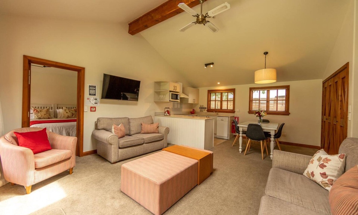 Wanaka Bed & Breakfast | Wanaka Homestead Lodge & Cottages