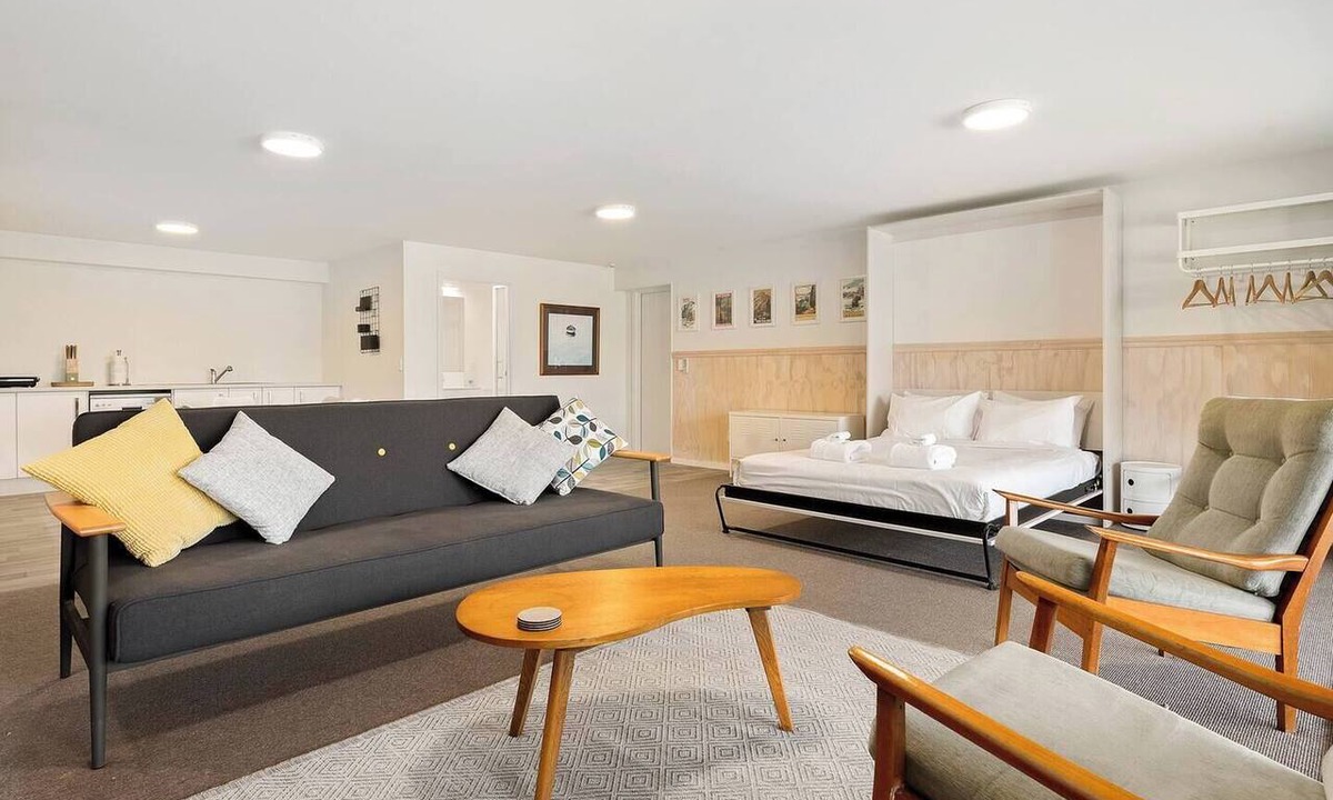 Wanaka Apartment | Wanaka 'Mount Iron Studio' with private terrace