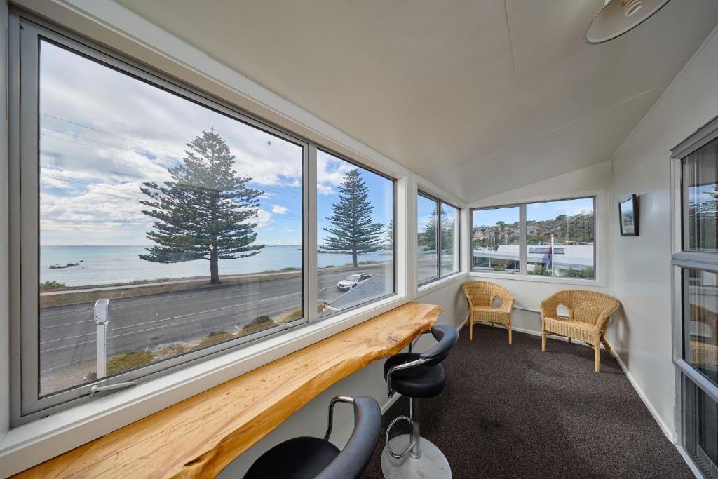 Kaikoura House | Waterfront, Handy Location, Affordable, Unit 1 - KK41641