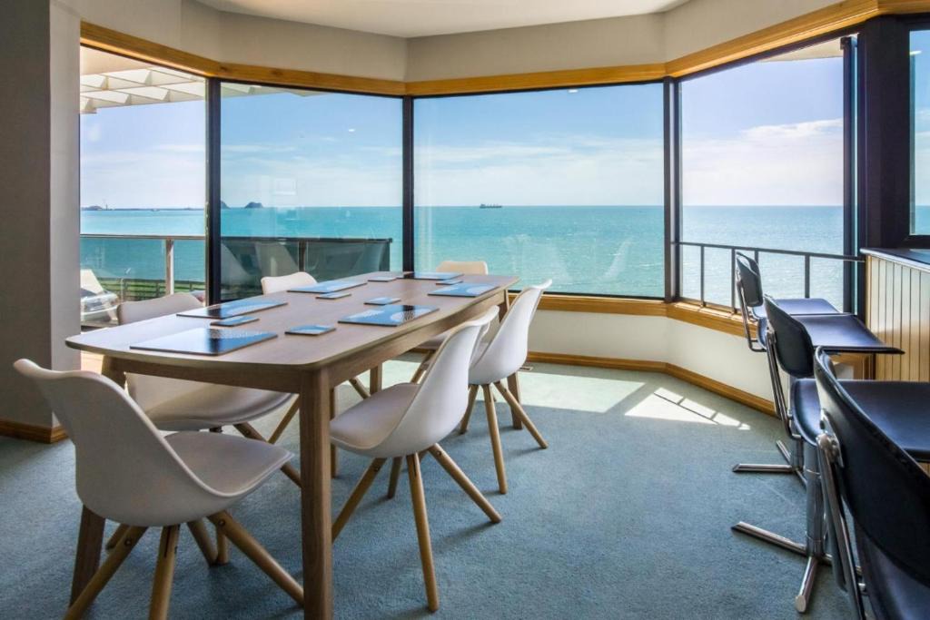 New Plymouth House | Waterfront On Woolcombe – 4BR Holiday Apartment