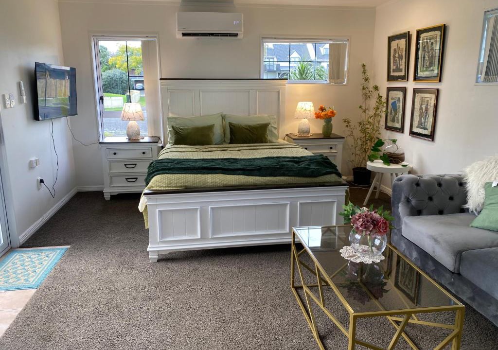 Manurewa House | Wattle Downs Palm Beach Studio
