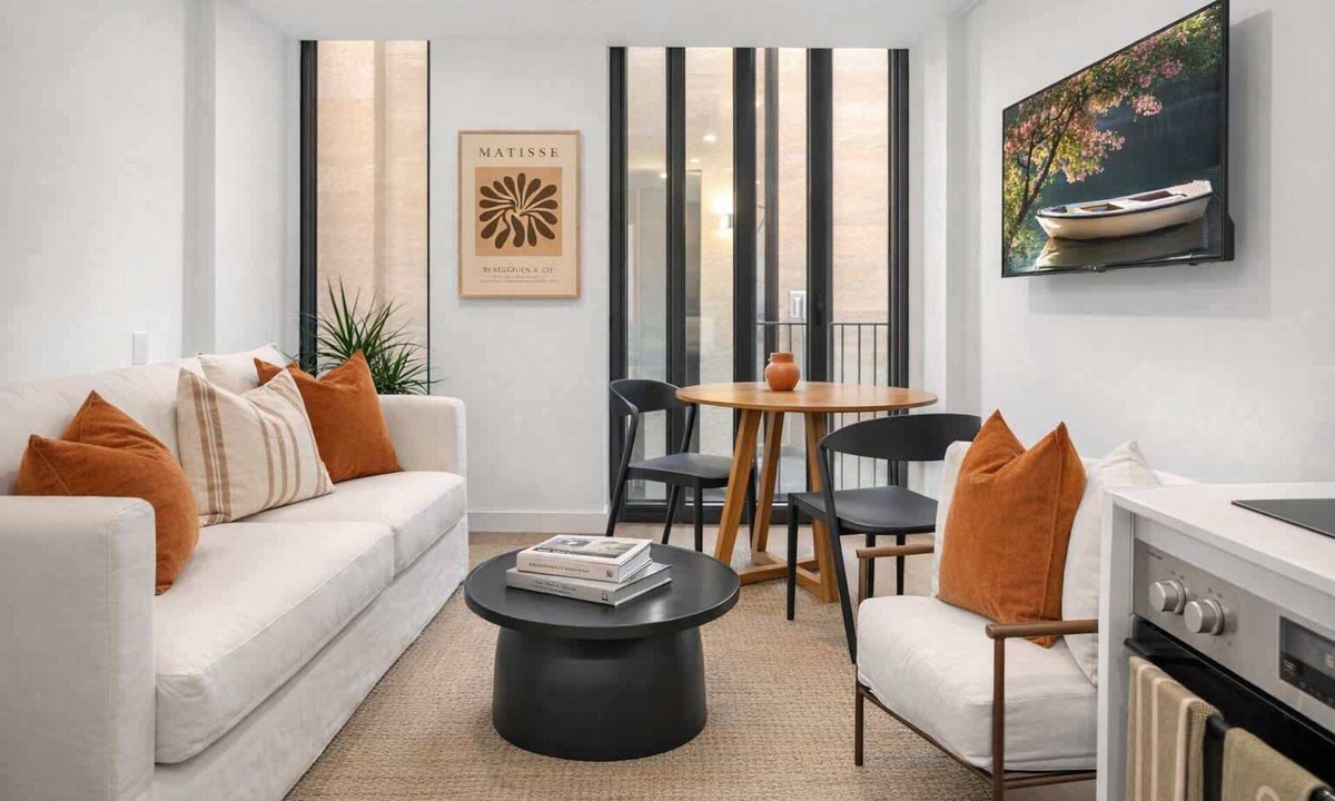 Te Aro Apartment | Wellington CBD | Courtenay | 1BR | Pool + Gym