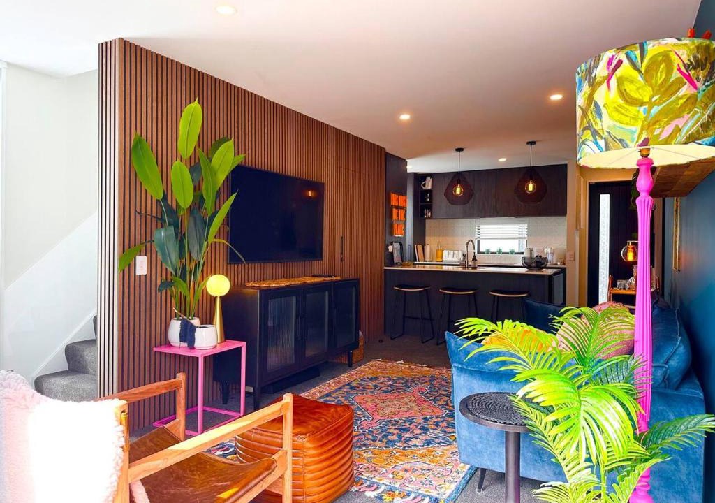 Addington House | Whistle Stop Townhouse with Courtyard and Free Parking