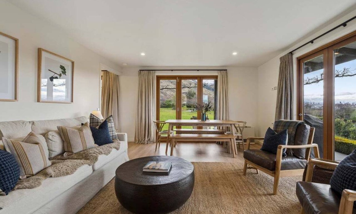 Wanaka House | Wisteria Cottage by Sotheby's Luxury Rental Homes