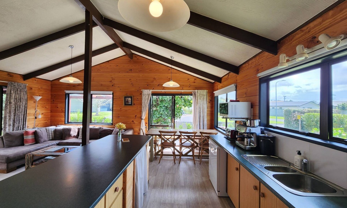 Hahei House | Wonderful family bach, centrally located between Kotare Reserve and Hahei Beach