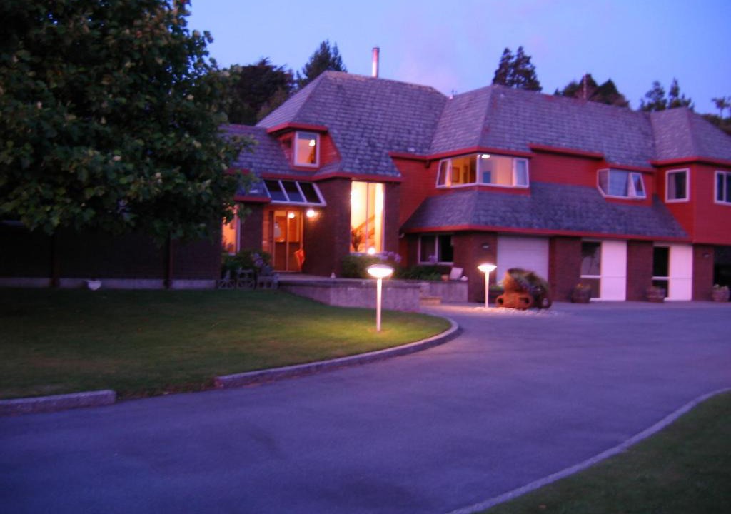 Hokitika Bed & Breakfast | Woodland Glen Lodge B&B