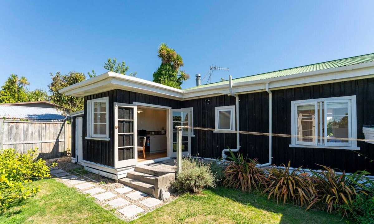 Taupo House | Wych Hazel - cute 2 bedroom cottage, cental Taupo