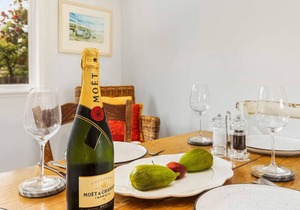 DOVE COTTAGE - WAIKANAE BEACH HOLIDAY HOME in Waikanae Beach