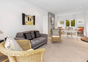 DOVE COTTAGE - WAIKANAE BEACH HOLIDAY HOME in Waikanae Beach