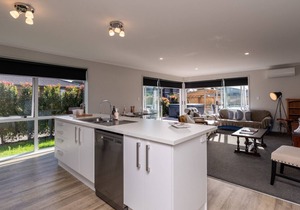First Choice in Mangawhai - Mangawhai Holiday Home in Mangawhai Village