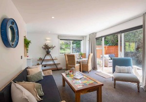 Hillside Villa 4 – Modern 2BR Walk to Town & A/C