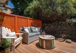Hillside Villa 4 – Modern 2BR Walk to Town & A/C