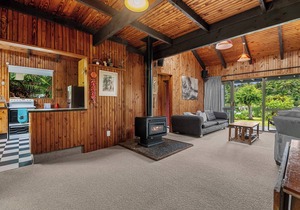 Lakeside Villa - Lake Rotoiti Holiday Home