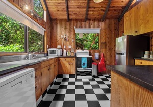 Lakeside Villa - Lake Rotoiti Holiday Home