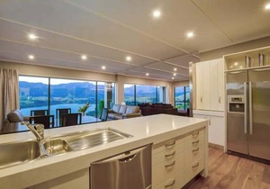 Premium location - Lake Hayes Luxury Residence in Lake Hayes Estate