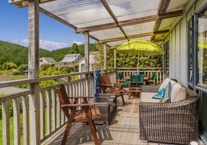 The Gardener's Beach House - Onemana Holiday Home