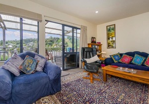 The Gardener's Beach House - Onemana Holiday Home
