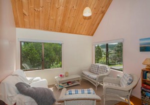 Tuis Grove - Onemana Holiday Home