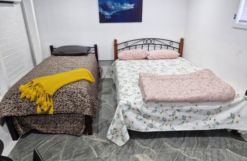 Massey Apartment | 1 Bed 1 Bathroom w Parking Wi-Fi TV