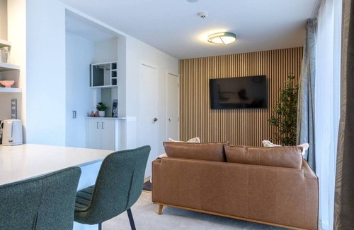 Christchurch City Centre House | 1 Bed CBD Apartment | Private Balcony & Carpark