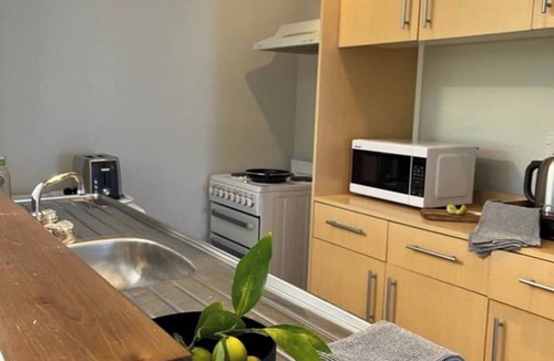 Herne Bay Apartment | 1 bedroom Apartment Oasis in Herne Bay, Auckland; Peaceful; Safe+Free Parking