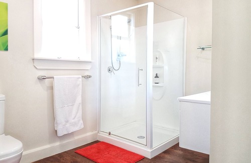 Palmerston North Apartment | 1 bedroom Unlimited WiFi. O.S.P. 5 min walk to city. Private coded entrance.