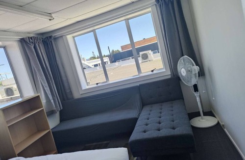 Auckland Apartment | 1 Double 1 Single 2 Sofa Beds Suite 2