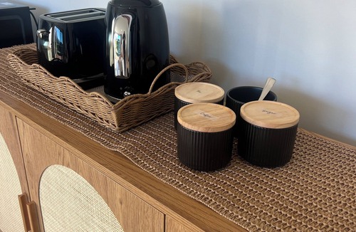 Kawarau Falls Apartment | 10 minutes from airport - a modern & stylish retreat