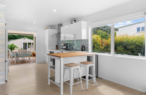 Mangawhai Heads House | 13 Olsen - Sunny Bach in Mangawhai Head's Golden Circle