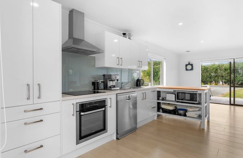 Mangawhai Heads House | 13 Olsen - Sunny Bach in Mangawhai Head's Golden Circle