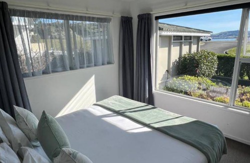 Two Mile Bay Hotel | 133 m² Motel ∙ 2 bedrooms ∙ 6 guests
