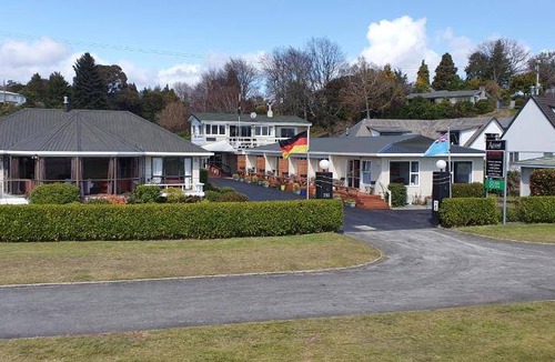 Two Mile Bay Hotel | 133 m² Motel ∙ 2 bedrooms ∙ 6 guests