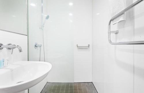 Auckland Central Business District Apartment | 14 Fisher Point Drive