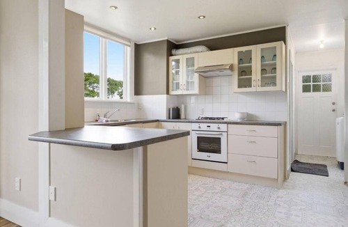 Sandringham House | 1920s Character Gem in Sandringham - Garden & Deck
