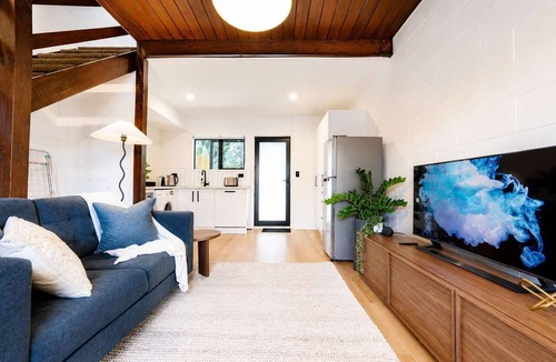 Edgeware Apartment | 1BR with Courtyard + Parking | Near CBD