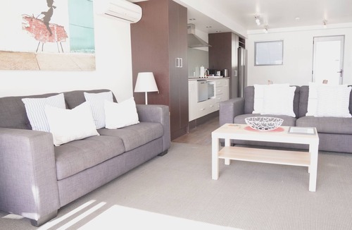 Paihia Apartment | 2 Bedroom Beach Frontage Apartment