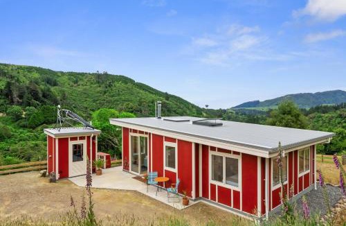 Tararua Forest Park House | 2 Bedroom Eco Cottage - Waikanae