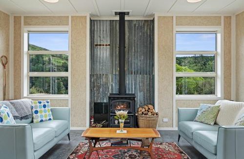 Tararua Forest Park House | 2 Bedroom Eco Cottage - Waikanae
