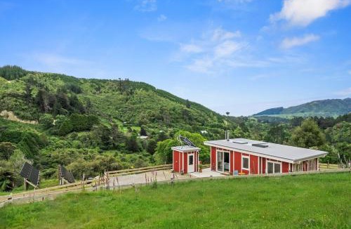 Tararua Forest Park House | 2 Bedroom Eco Cottage - Waikanae