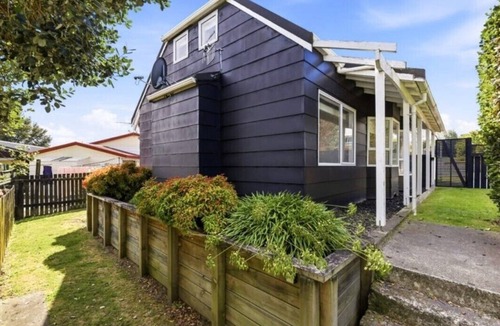 Richmond Heights House | 2 Mile Bay Cottage