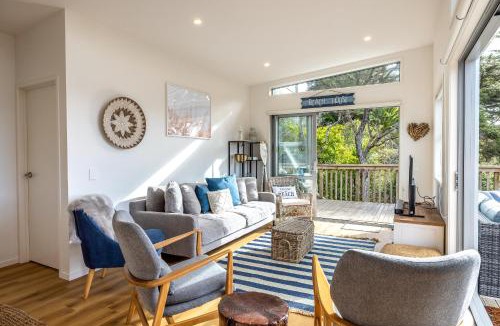 Palm Beach House | 2 sisters at Palm Beach, Waiheke