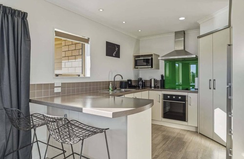 Owhata House | 25A Hideaway - Gated, Fenced Yard, Sleeps 6