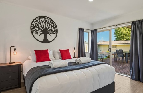 Owhata House | 25A Hideaway - Gated, Fenced Yard, Sleeps 6