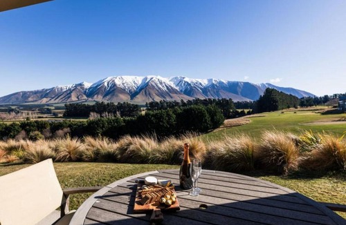 Windwhistle House | 2BR Terrace Downs Villa Ski Golf and Alps Views