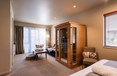Windwhistle House | 2BR Terrace Downs Villa Ski Golf and Alps Views
