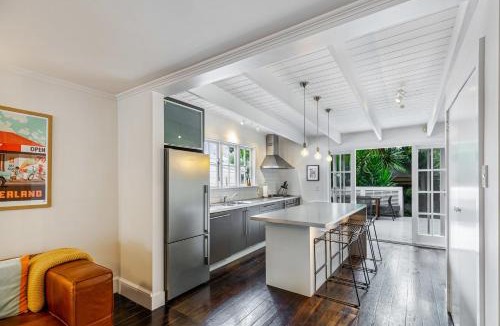 Ponsonby House | 2BR Villa Near Ponsonby Rd & Parking Zodiak Stays